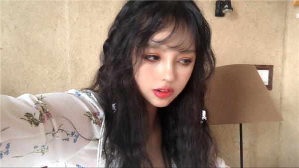 杭州萧山高颜值混血美女这颜值只能用力了