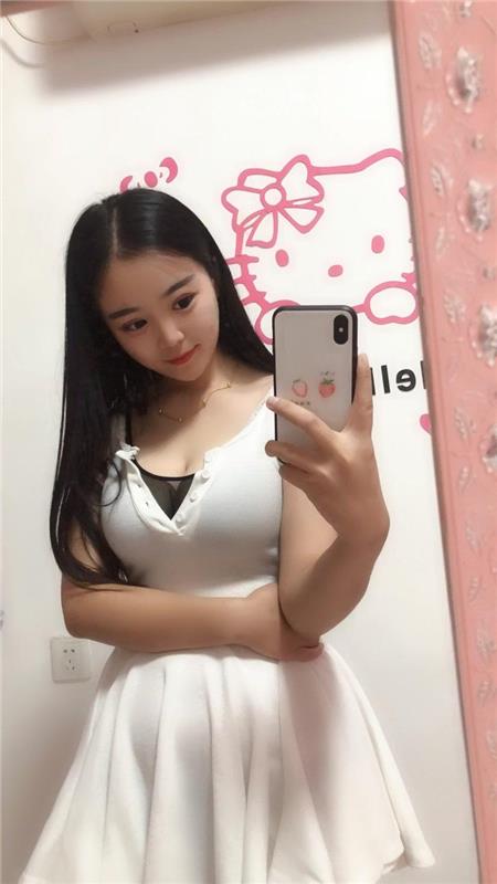 19岁妙龄女孩田心，清纯粉嫩