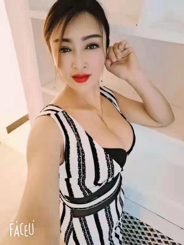 双飞别人家的saobi媳妇，活好