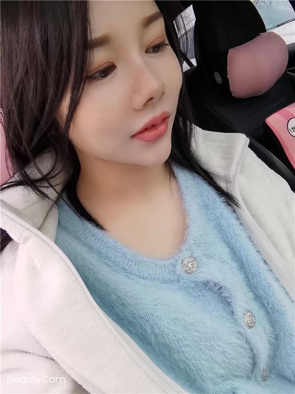 黄浦区 推荐一个凶挺苗条水水嫩嫩的妹子，温柔笑起来好看