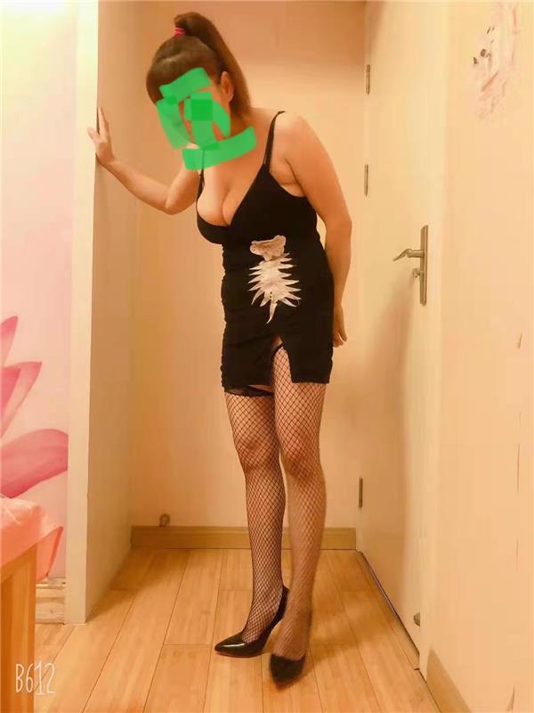 巨乳少妇 服务好 很会玩