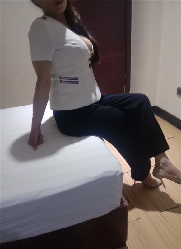 文化宫大胸美女