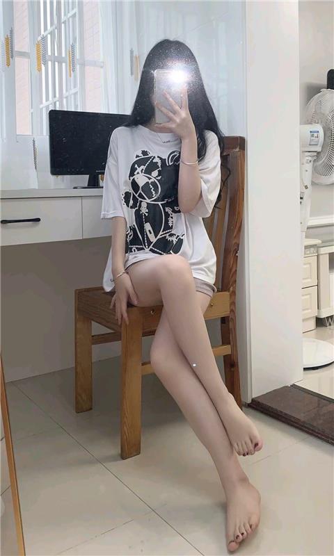 邻家御姐型漂亮小妹