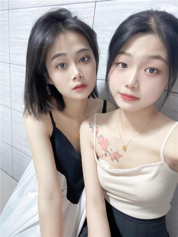 性感私奴双飞场