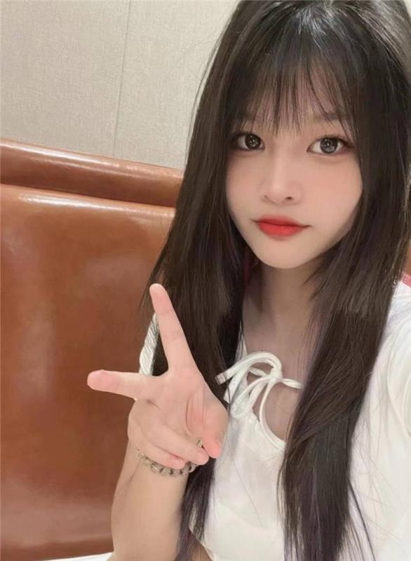 天河区年轻小姑娘