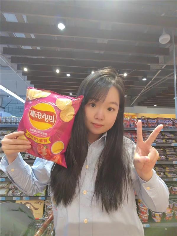 体验90后大胸美女