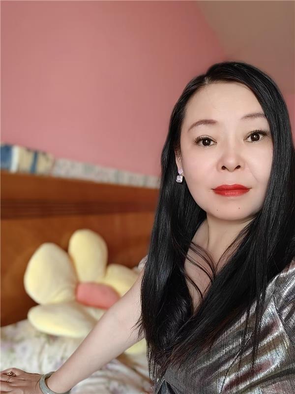 成熟韵味的少妇，会的姿势很多