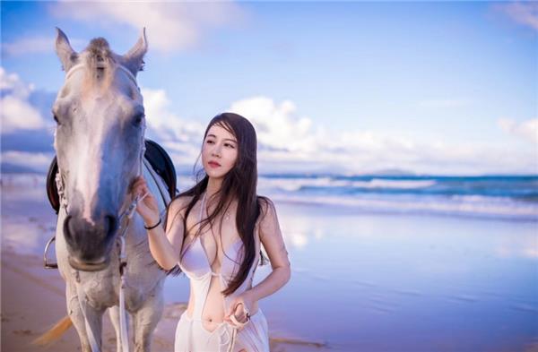 安徽天鹅湖旁公寓撩的巨乳良家