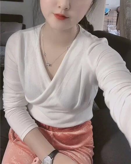 气质迷人小少妇乐乐