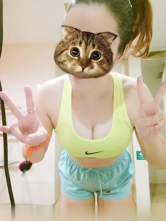 身材火爆健身少妇