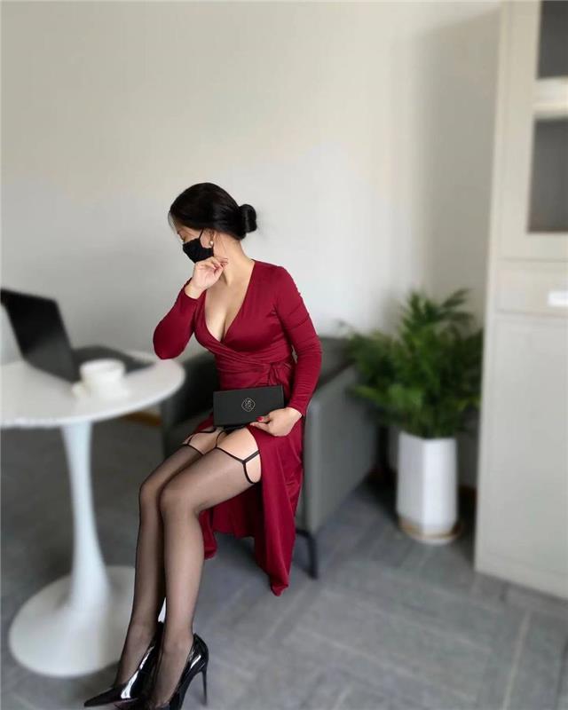 性感服务系轻熟姐姐