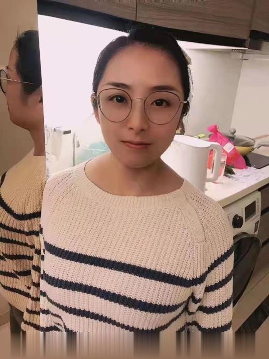 杨浦眼镜气质女