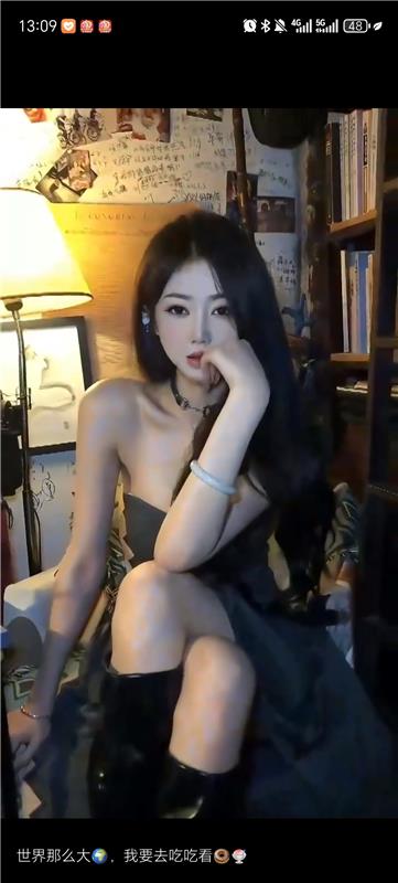 不仅长的好看身材更是没话说的大胸妹