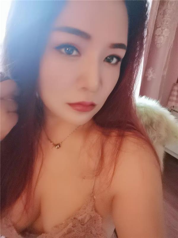 玄武门小彤冷白皮