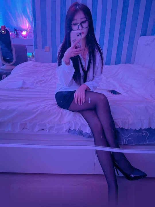 南开黑丝美腿茜茜