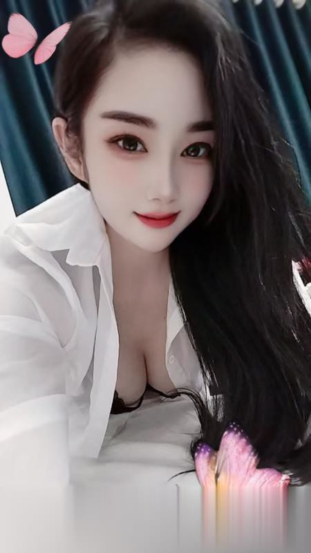 前凸后翘的乐宝