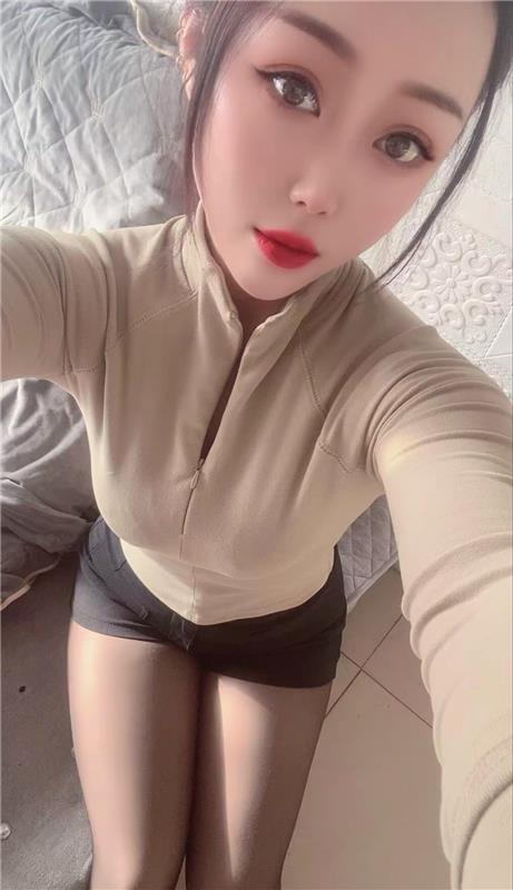 静安柔软肤白小妹