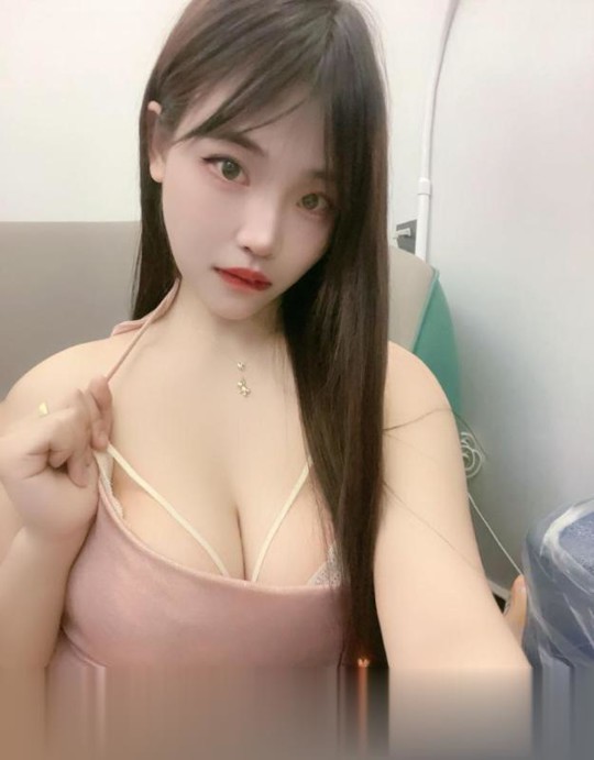 尤物大奶妹一字马