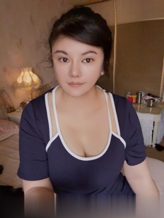 新疆混血大胸妹