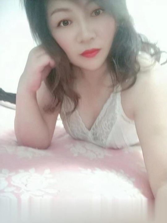 丰满迷人川妹子