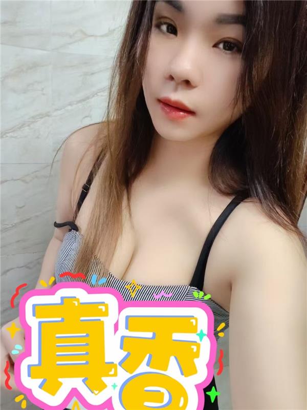 白皙丰乳少妇