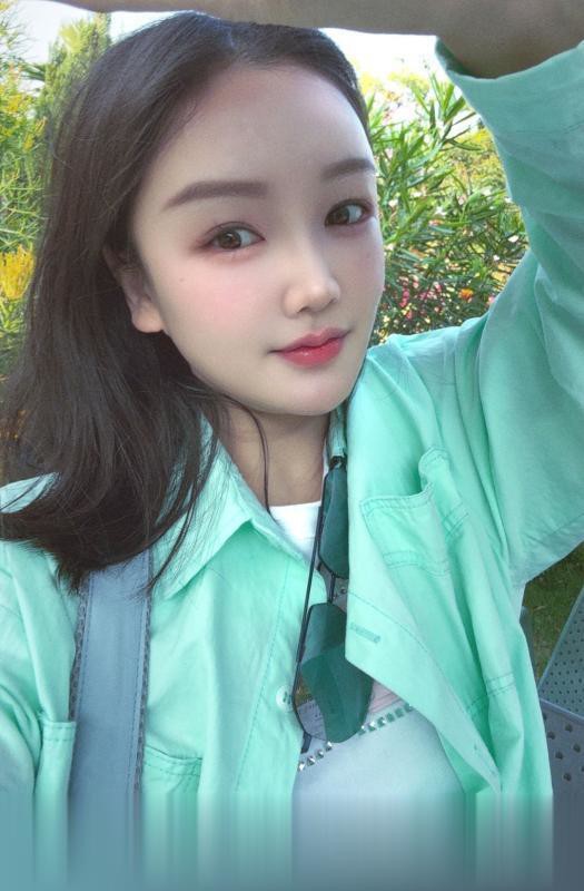 俏皮性感小护士