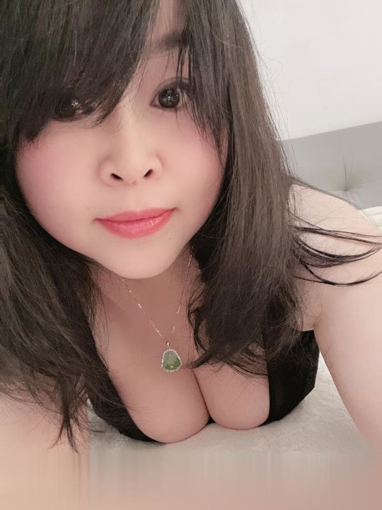钟楼可爱小美女