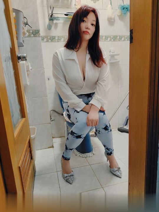 皮肤白的韵味少妇