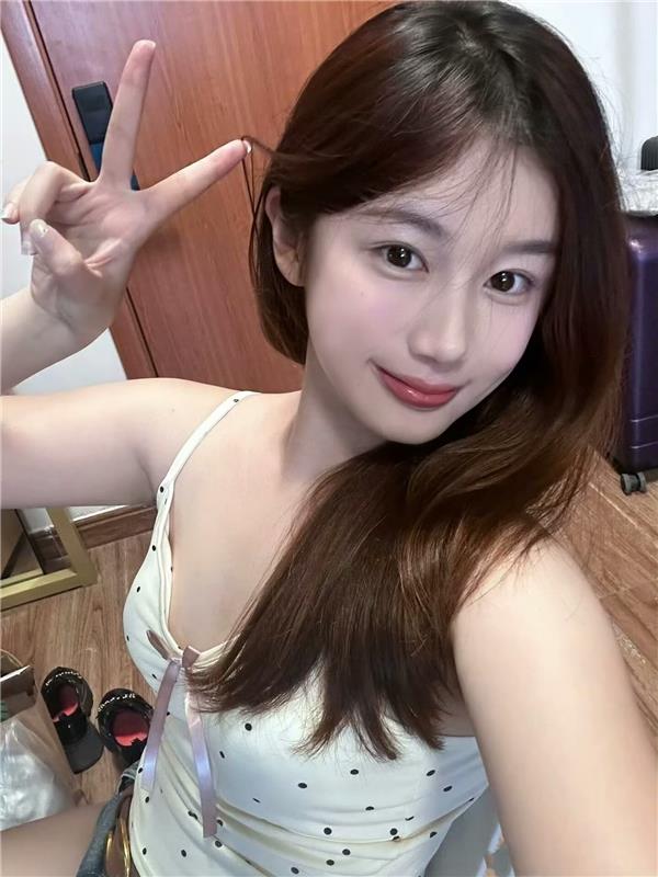 重庆成都转孕珠 稀缺Sm00后三点粉女仆 跪式陪玩 双飞可外出艺考舞蹈系 服务控天花板 