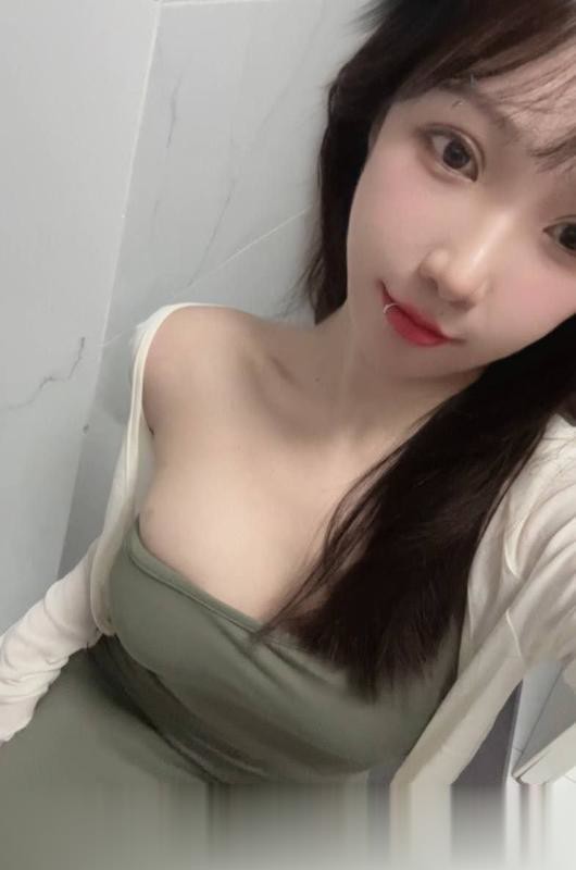 少妇感大胸丰臀老师