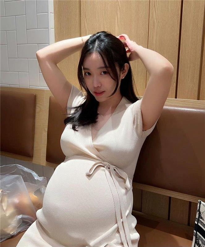 重庆成都转孕珠 稀缺Sm00后三点粉女仆 跪式陪玩 双飞可外出艺考舞蹈系 服务控天花板 