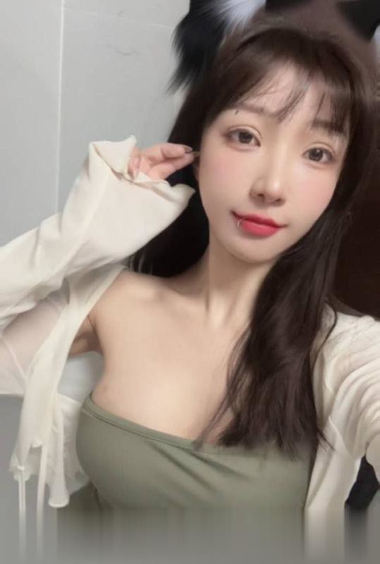 少妇感大胸丰臀老师