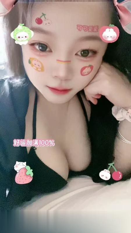 玩的很开的大胸妹妹