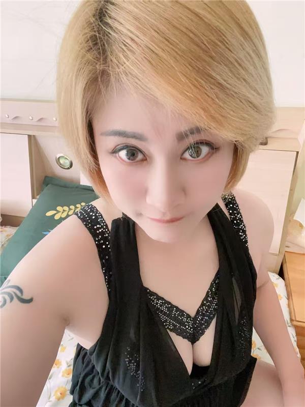 体验东北少妇小坦克