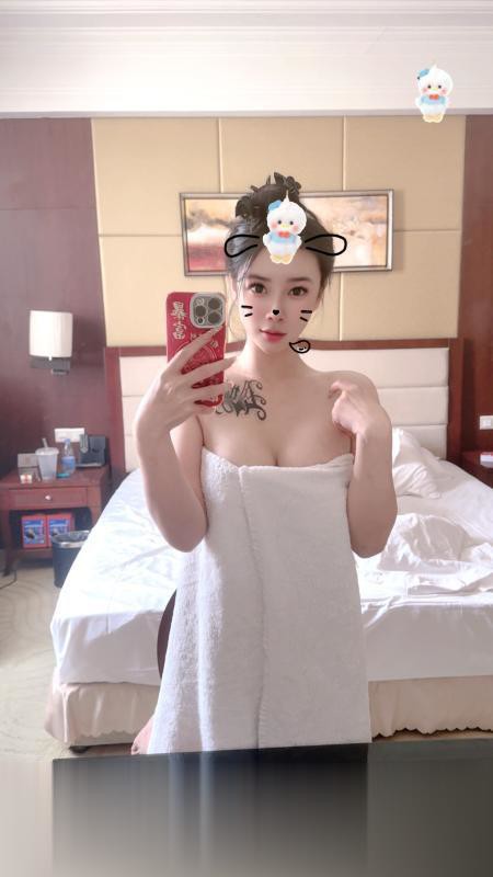 惠城舌吻反差尤物