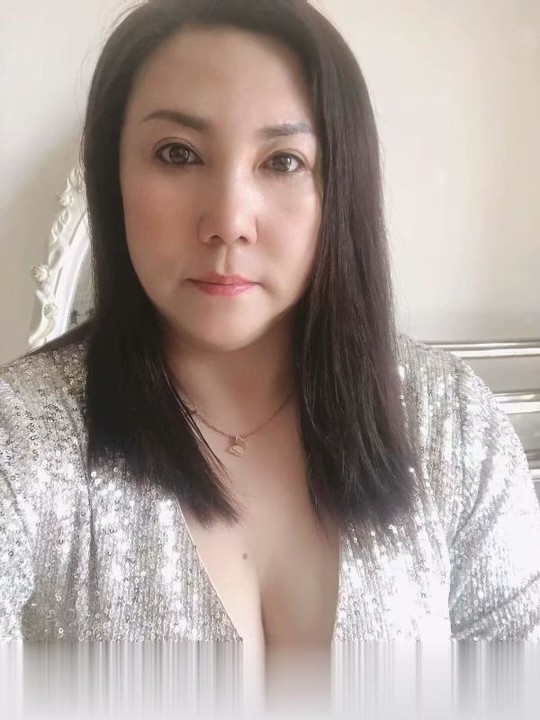 巨乳肥臀熟女姐姐