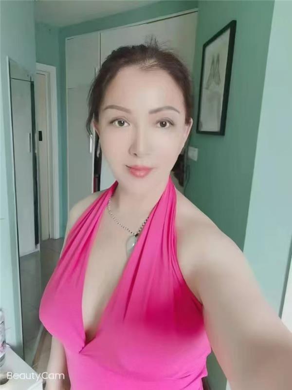 服务系丰乳肥臀熟女姐姐