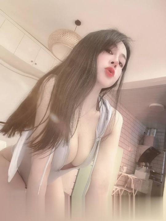 肤白大奶小少妇