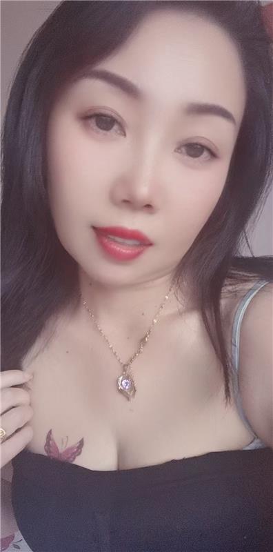 服务系丰满诱惑少妇