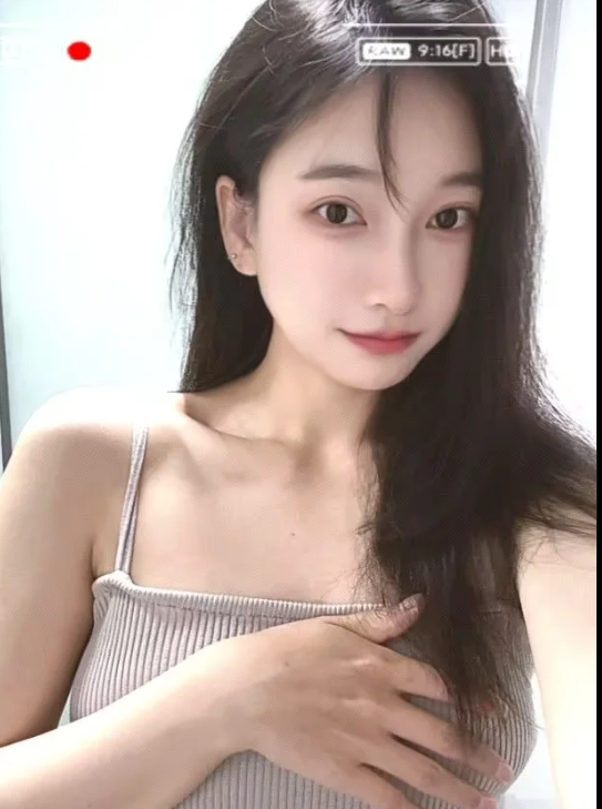 有人说她像章若楠，颜值身材在线！