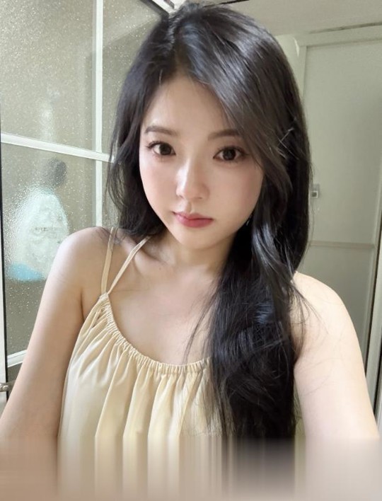 性感甜美李哈哈