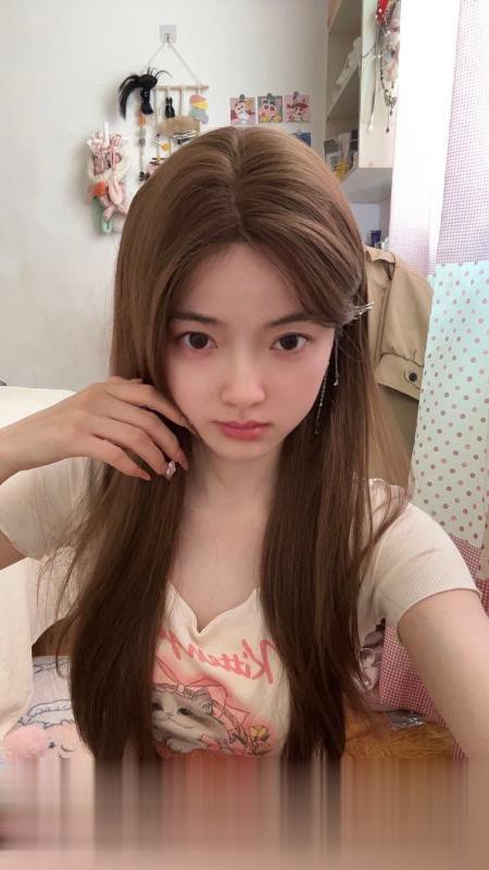 性感甜美李哈哈