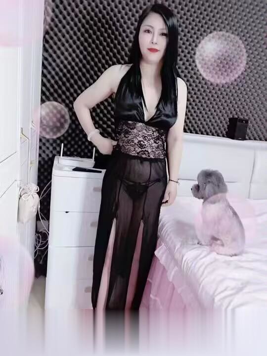 双桥翘臀潮喷大眼少妇