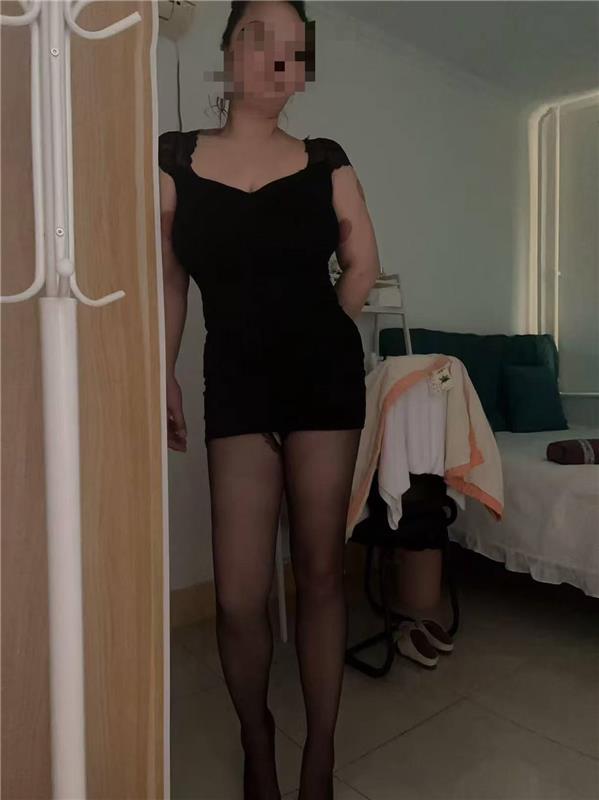 一个胸大的新人熟女