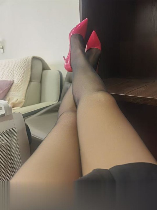 昆明美腿熟妇