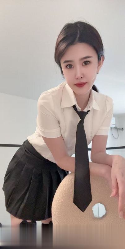 小北服务型美眉