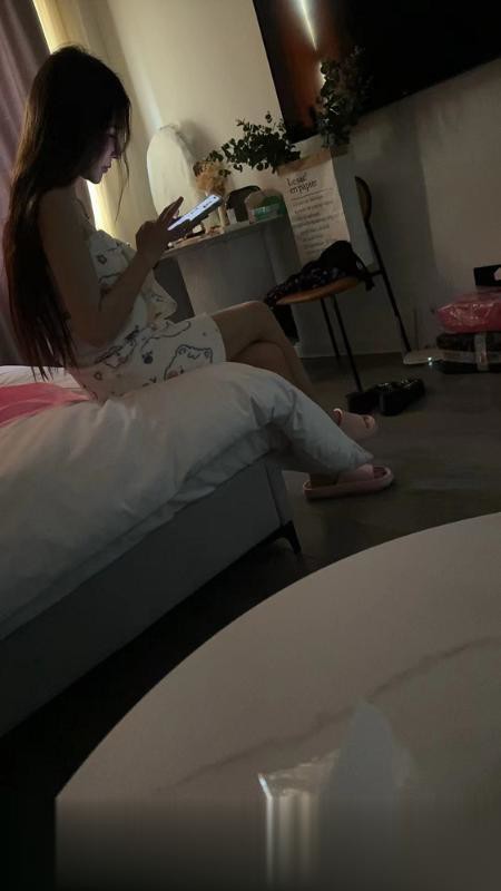 长宁廋廋大胸颜值妹子