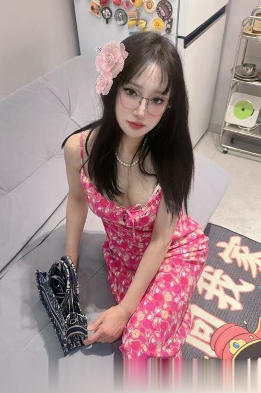 体验黑丝眼镜少妇