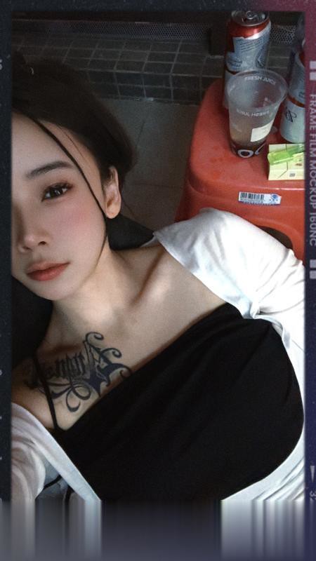 惠城舌吻旗袍骚女