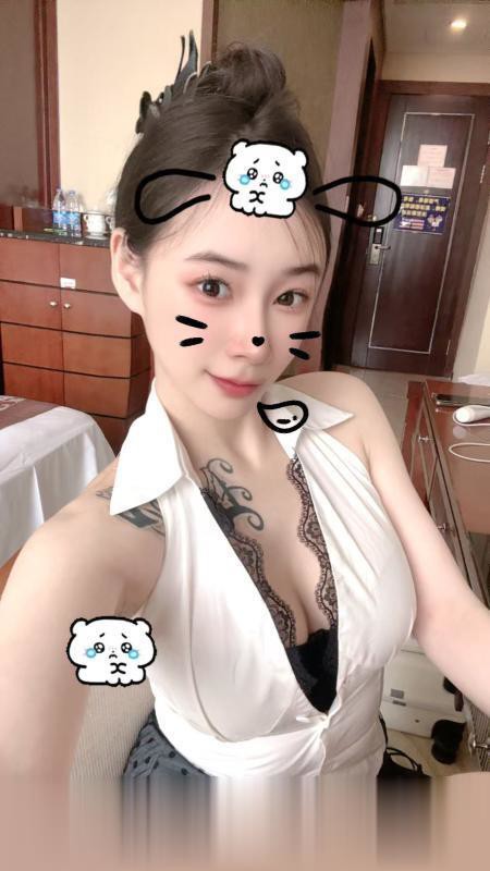 惠城舌吻旗袍骚女